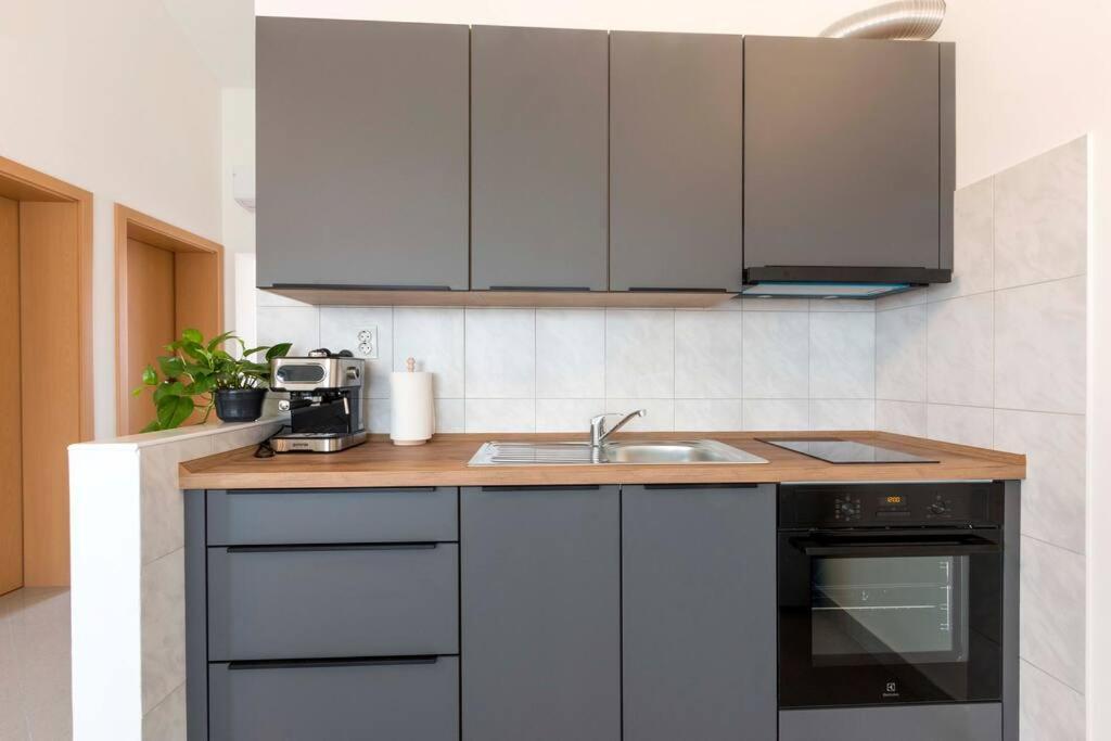 Cozy Apartment With Private Parking Medolino Esterno foto